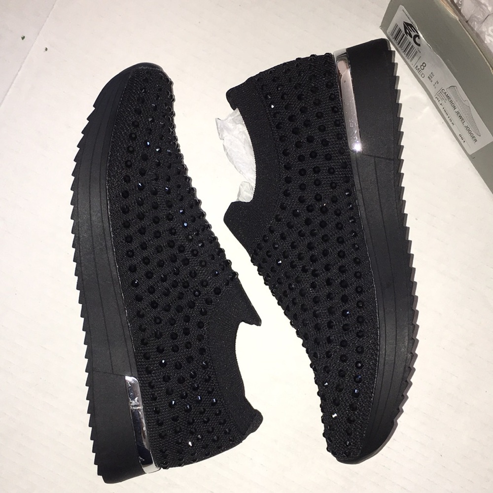 NIB reaction Kenneth Cole Cameron jewel jogger | black | size 8